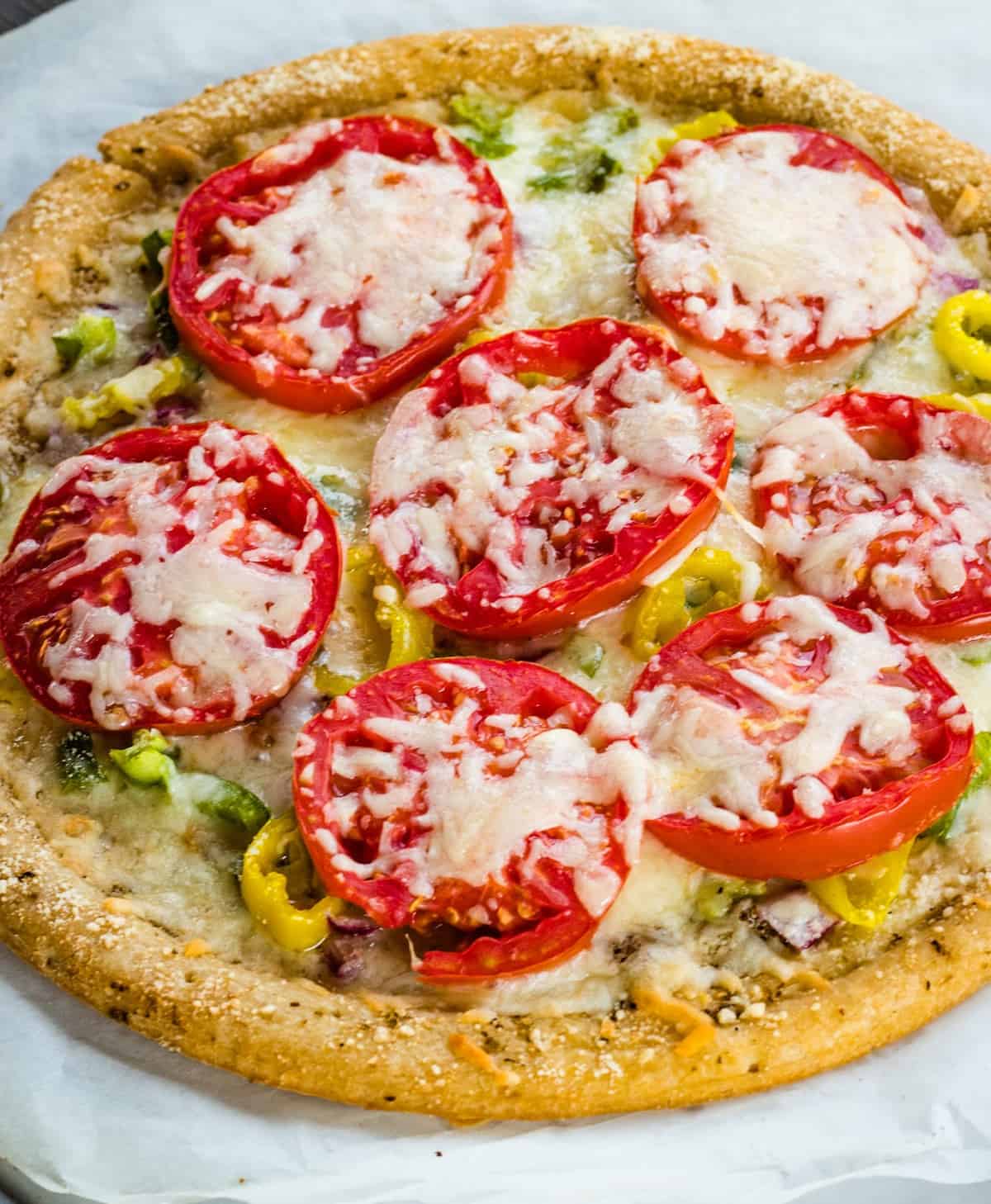 whole pizza with tomatoes