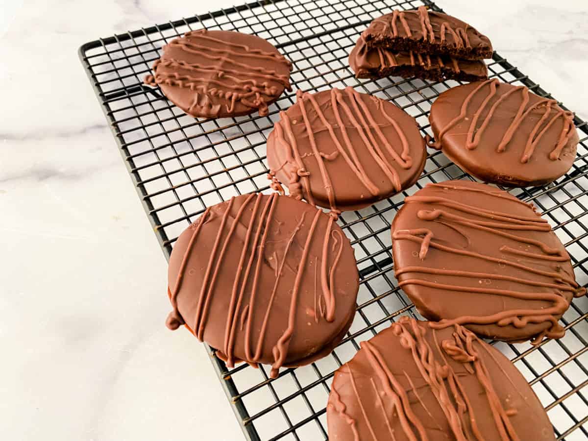 thin mint cookies on baking rack