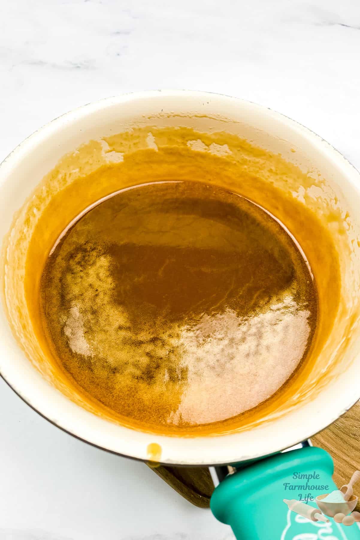 caramel sauce cooked in pan